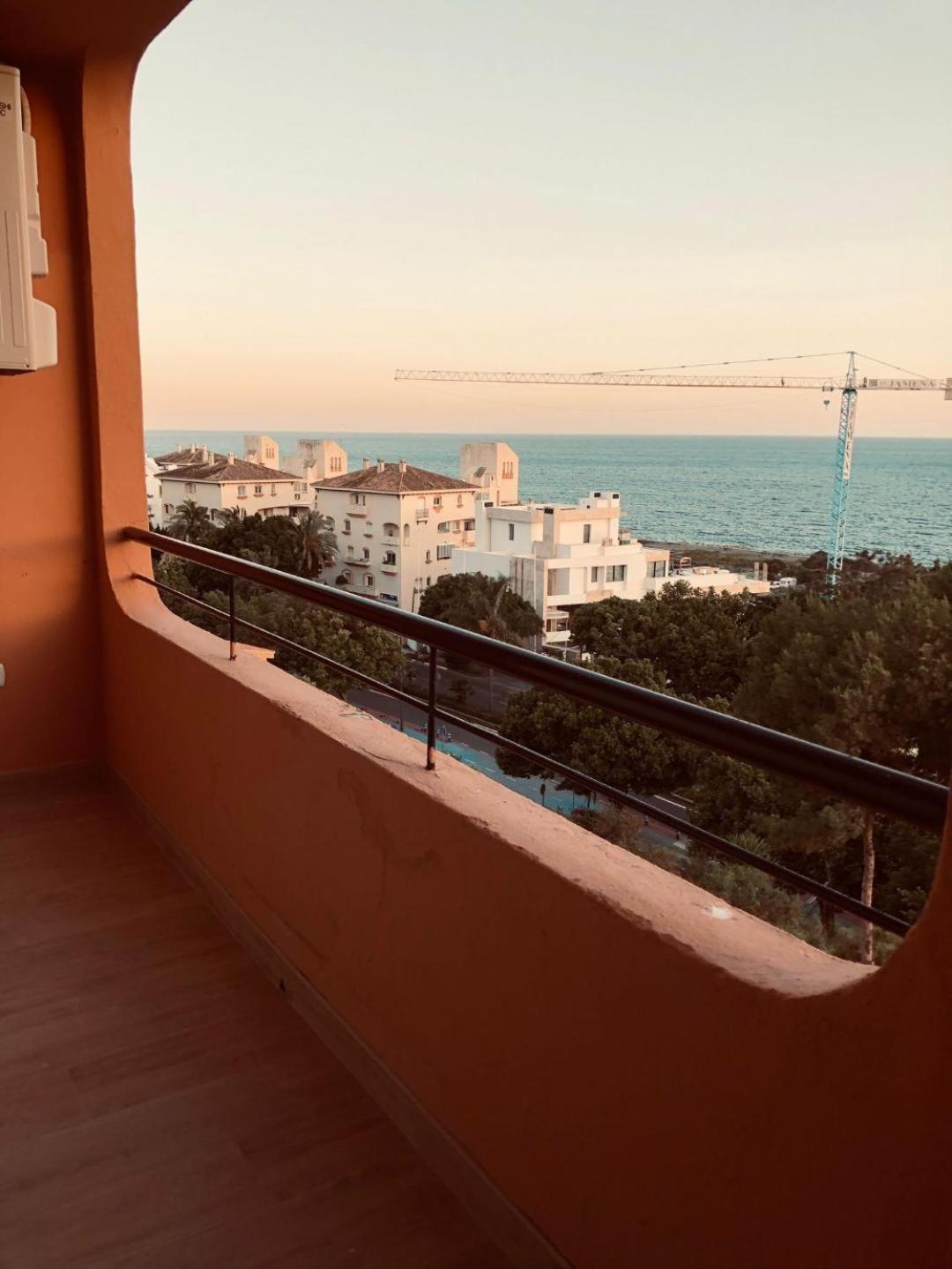 Apartamento Playa Del Cristo Estepona Luaran gambar