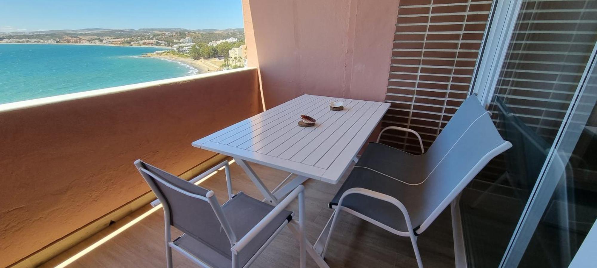 Apartamento Playa Del Cristo Estepona Luaran gambar